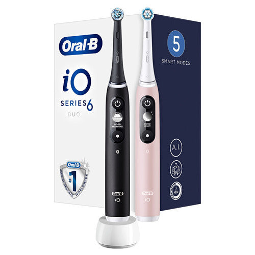 „Oral B iO6“ serijos dviejų dalių dantų šepetėlis su juodu/rožiniu smėliu, su papildomu rankenėliu (2 vnt.) – elektrinis dantų šepetėlis